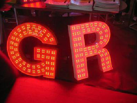 衡南LED发光字常见的安装误区。